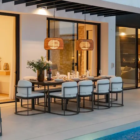 Villa Vacation I Thyma, Brand-new Villa, Swimming-pool, Cinema And Bar, Minutes From The Marina And The *