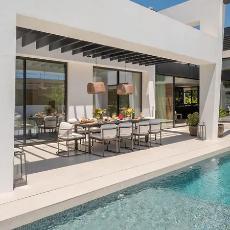 Vacation I Thyma, Brand-new Villa, Swimming-pool, Cinema And Bar, Minutes From The Marina And The Villa