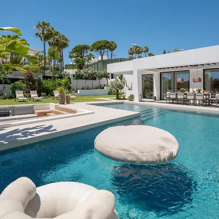 Villa Vacation I Thyma, Brand-new Villa, Swimming-pool, Cinema And Bar, Minutes From The Marina And The *