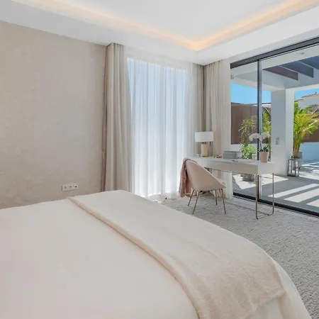 Villa Vacation I Thyma, Brand-new Villa, Swimming-pool, Cinema And Bar, Minutes From The Marina And The