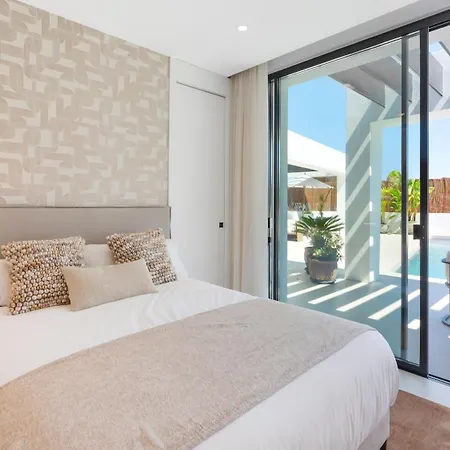 Vacation I Thyma, Brand-new Villa, Swimming-pool, Cinema And Bar, Minutes From The Marina And The