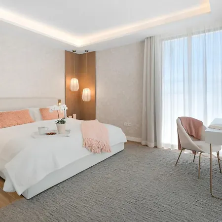 Vacation I Thyma, Brand-new Villa, Swimming-pool, Cinema And Bar, Minutes From The Marina And The Villa