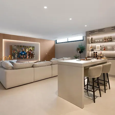 Vacation I Thyma, Brand-new Villa, Swimming-pool, Cinema And Bar, Minutes From The Marina And The Villa Marbella